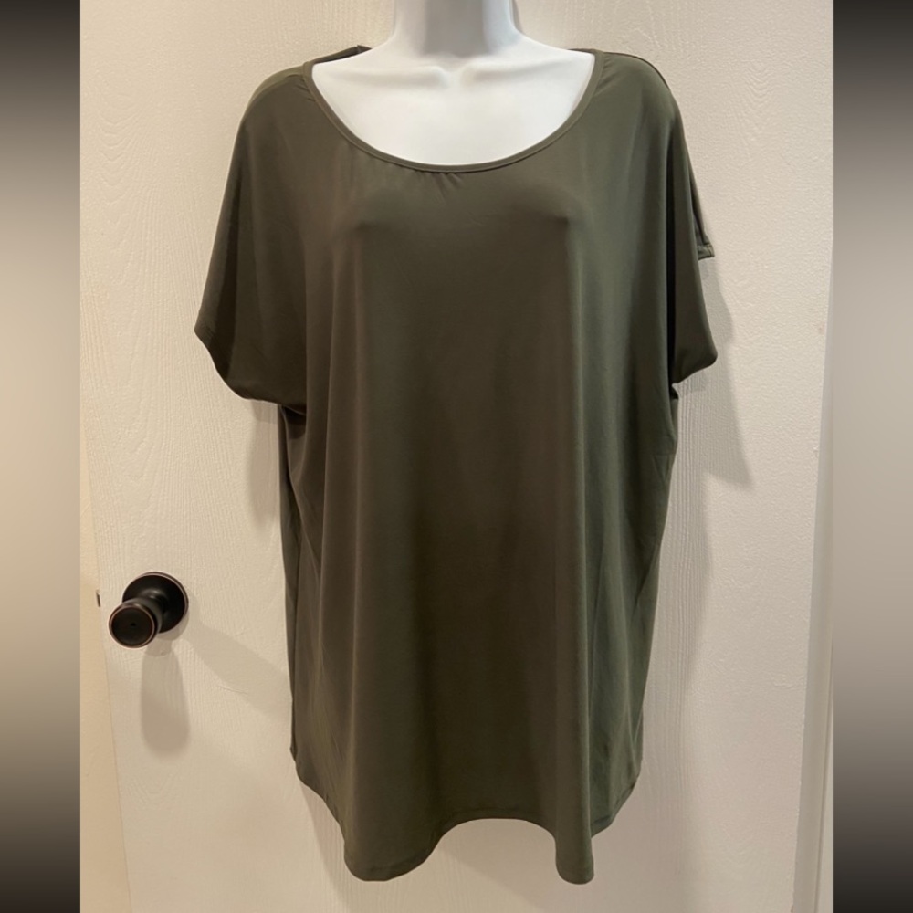 Women’s Short Sleeve Top by Lavish Size 2XL
